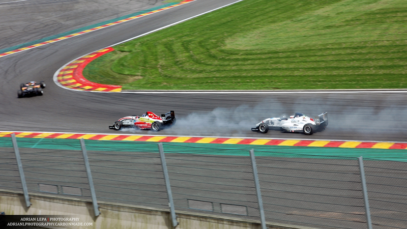 Illustration for article titled A swarm of race cars at Spa-Francorchamps